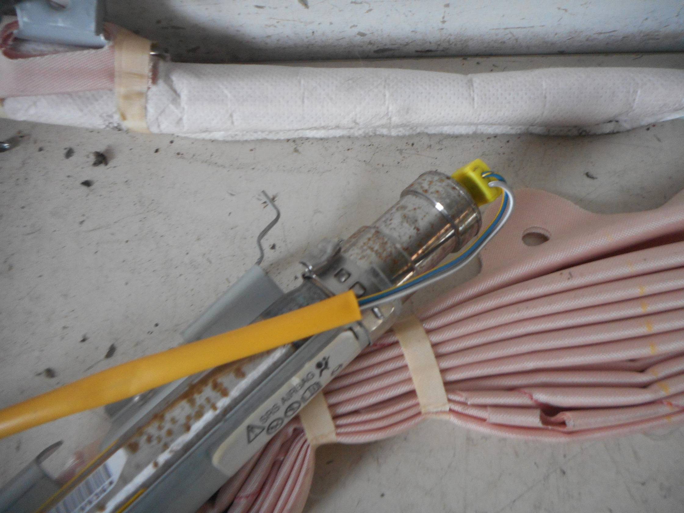 Dispositivo airbag a tendina dx.